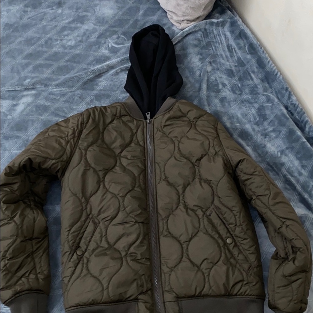Men’s Medium Forever 21 puffer jacket and hoodie